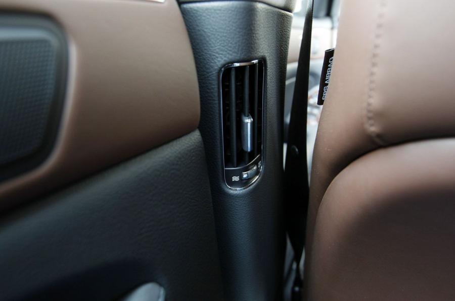  Hyundai Genesis Sedan 2011 года  (фото 9 из 39)